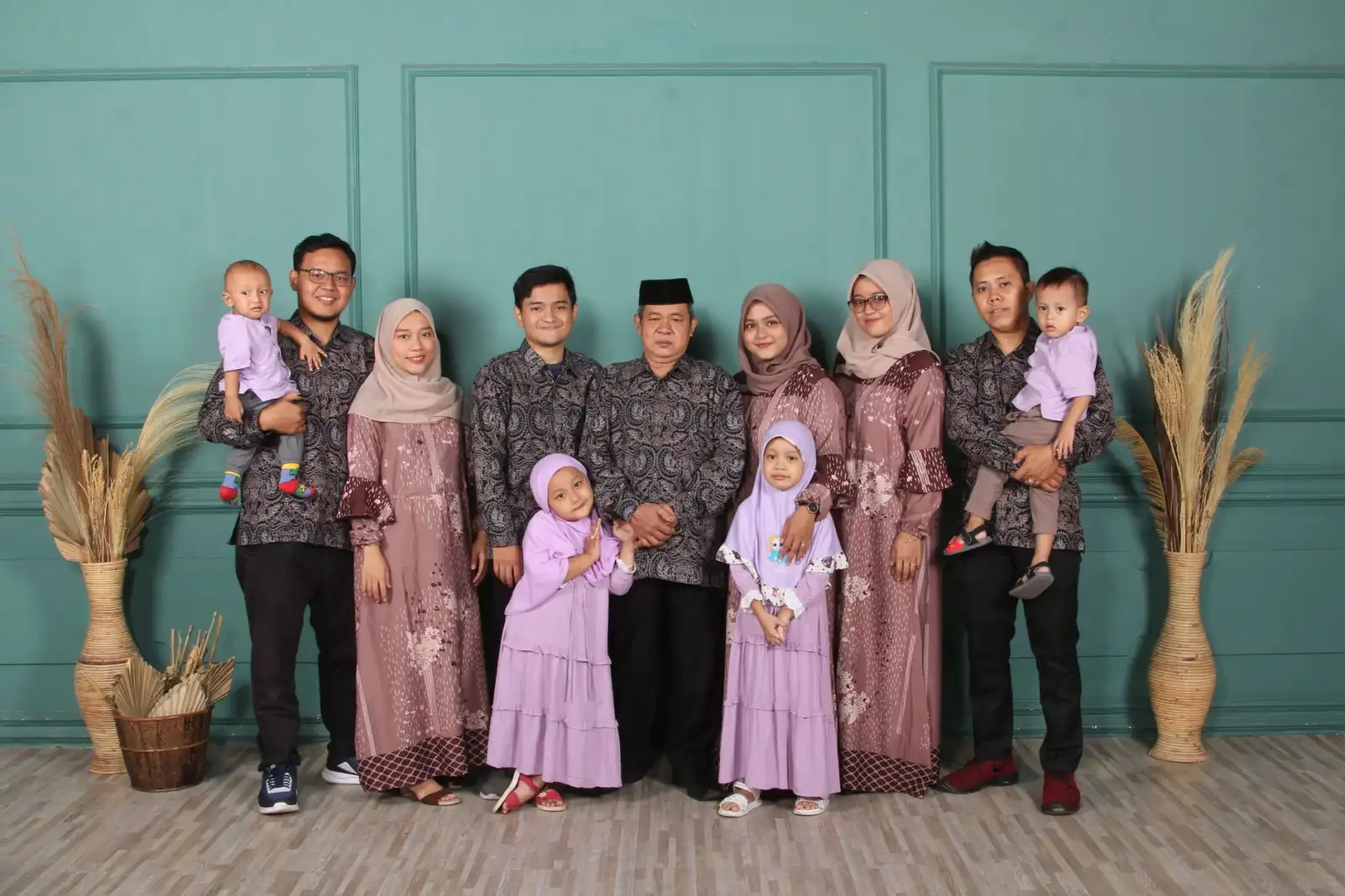 2024年秋冬女装零售流行趋势解析:千娱音时尚穿搭指南